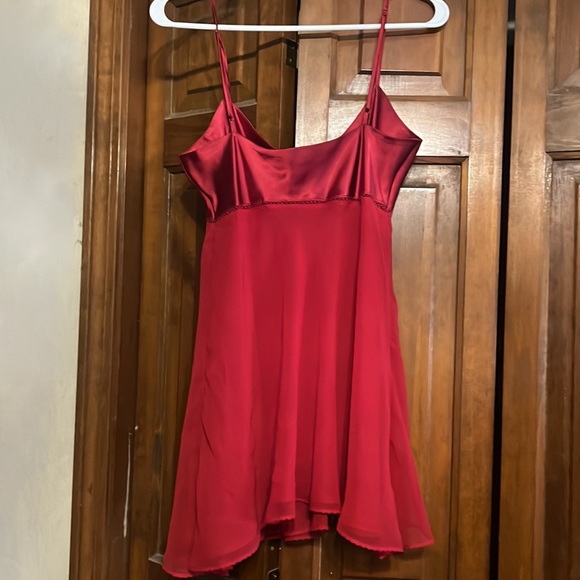 Victoria Secret - Picture 2 of 4